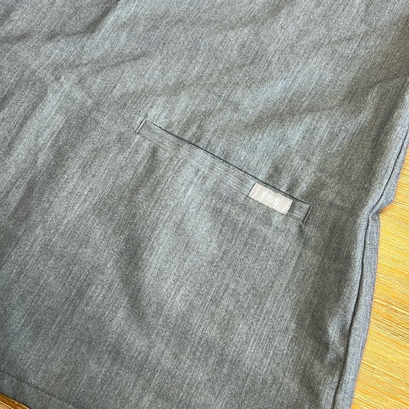 Figs Casma Three-Pocket Scrub Top - Picture 4 of 6